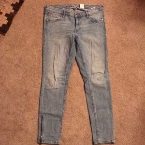 H&M light denim skinny jean. Sz 30